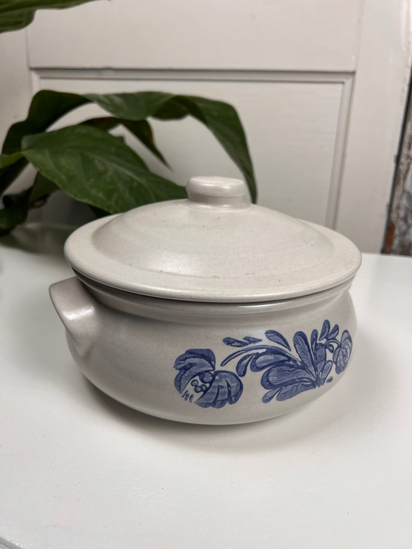 Vintage Pfaltzgraff Yorktowne 9" Covered Serving Bowl