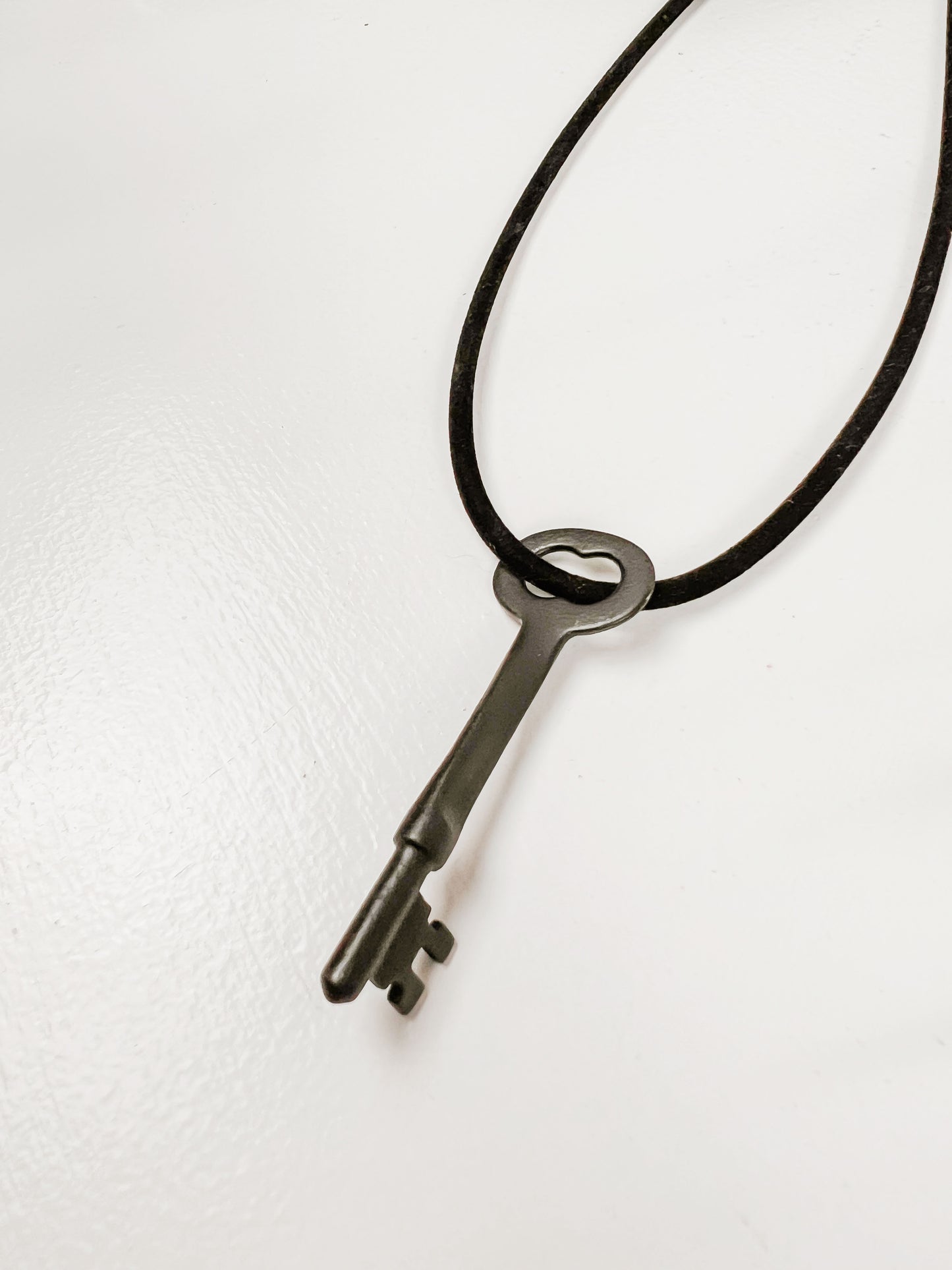 Antique Skeleton Twisted Key with Velvet Choker Necklace