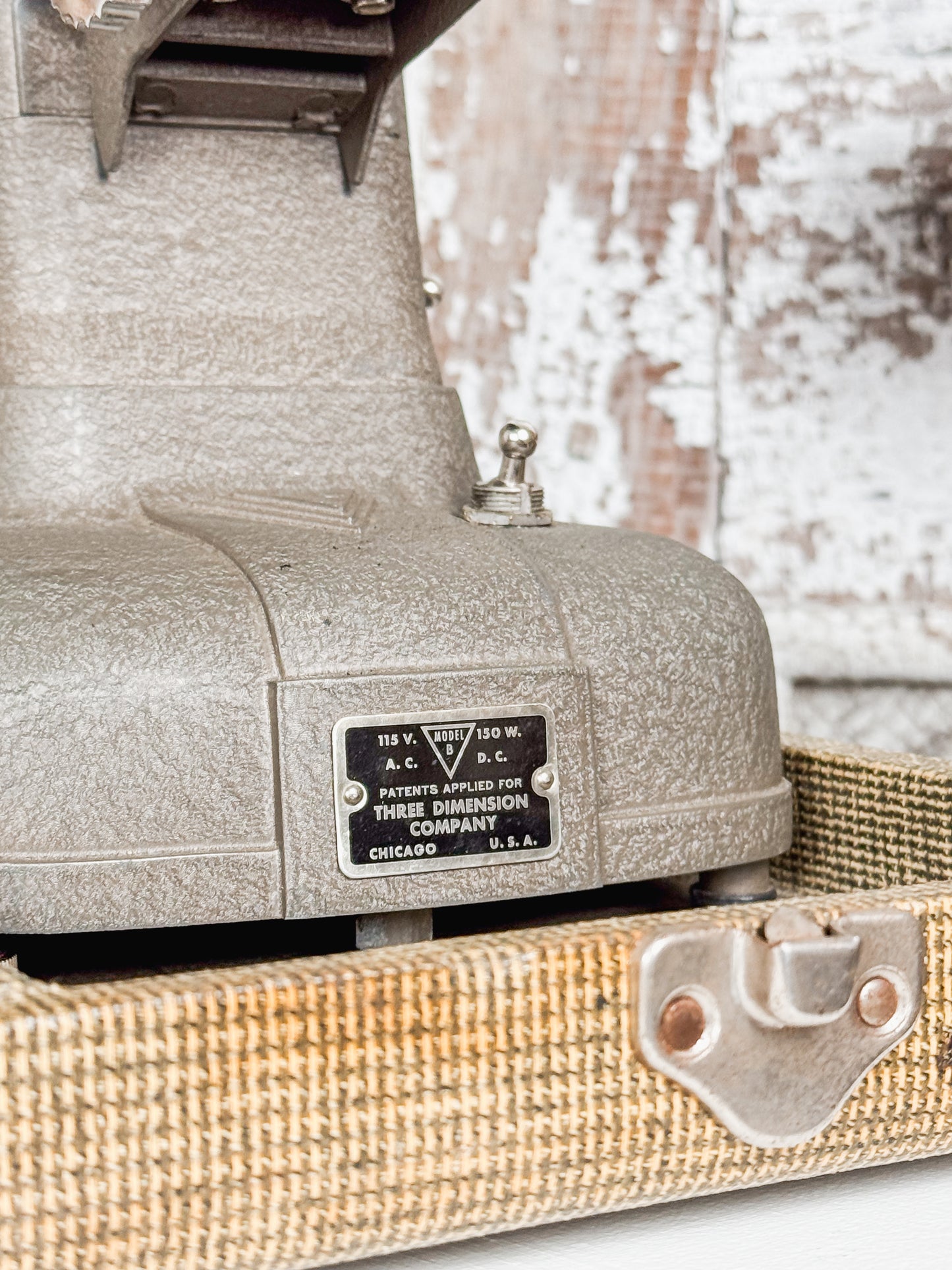 TDC Vivid Selectron Semimatic Projector with Case