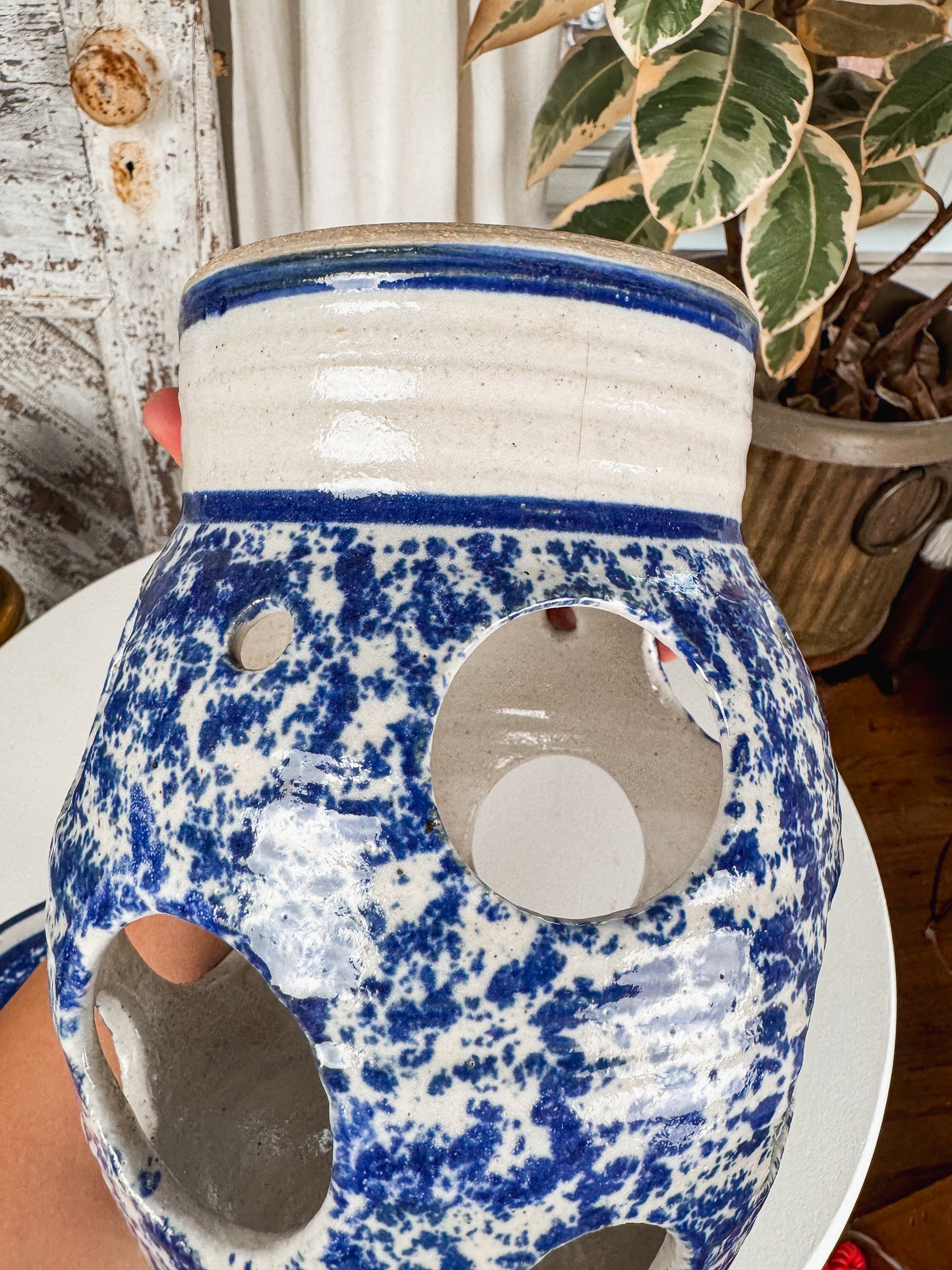 Sponge Glazed Pottery Onion Keeper White & Blue Drip Glaze