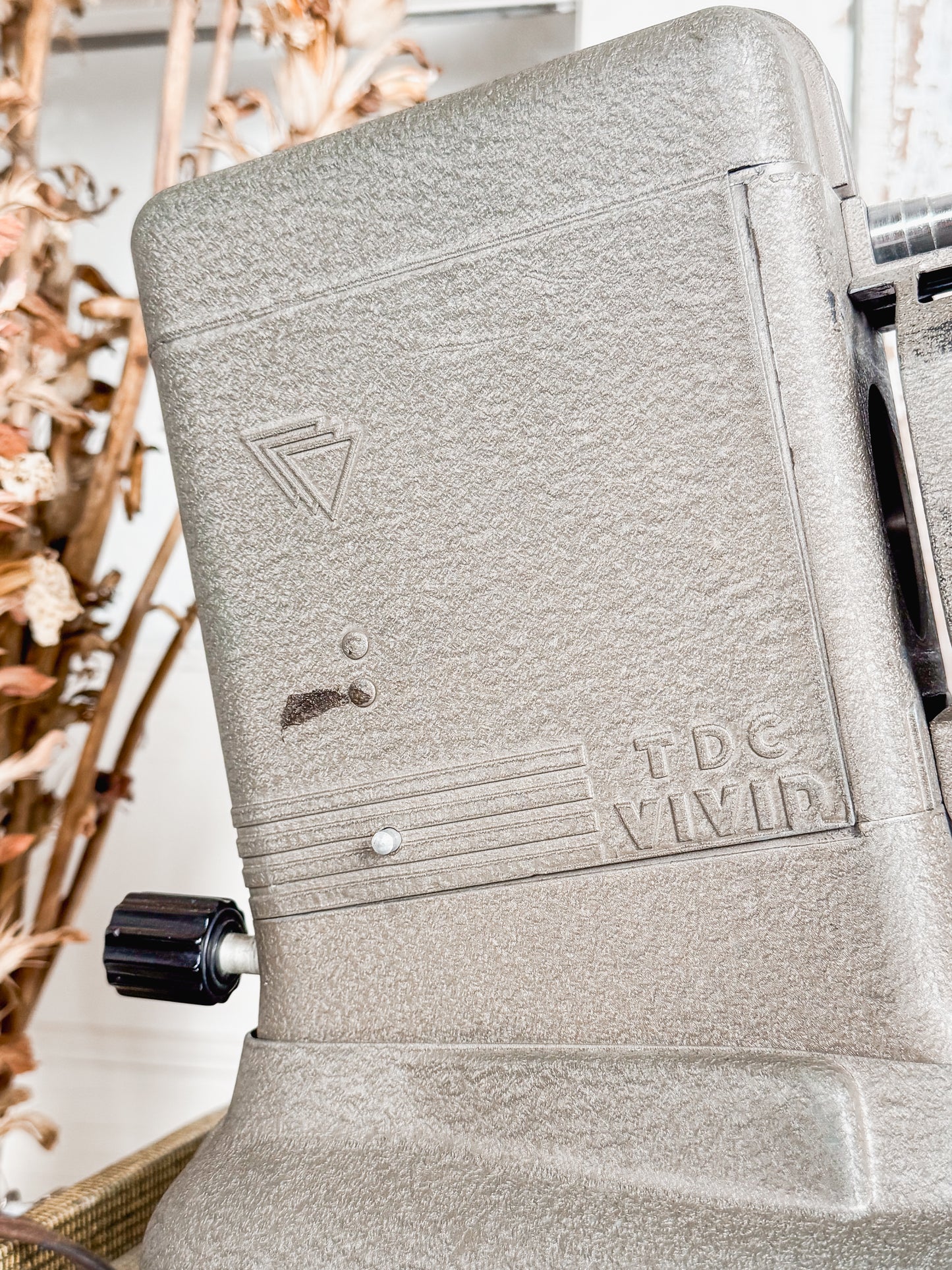 TDC Vivid Selectron Semimatic Projector with Case