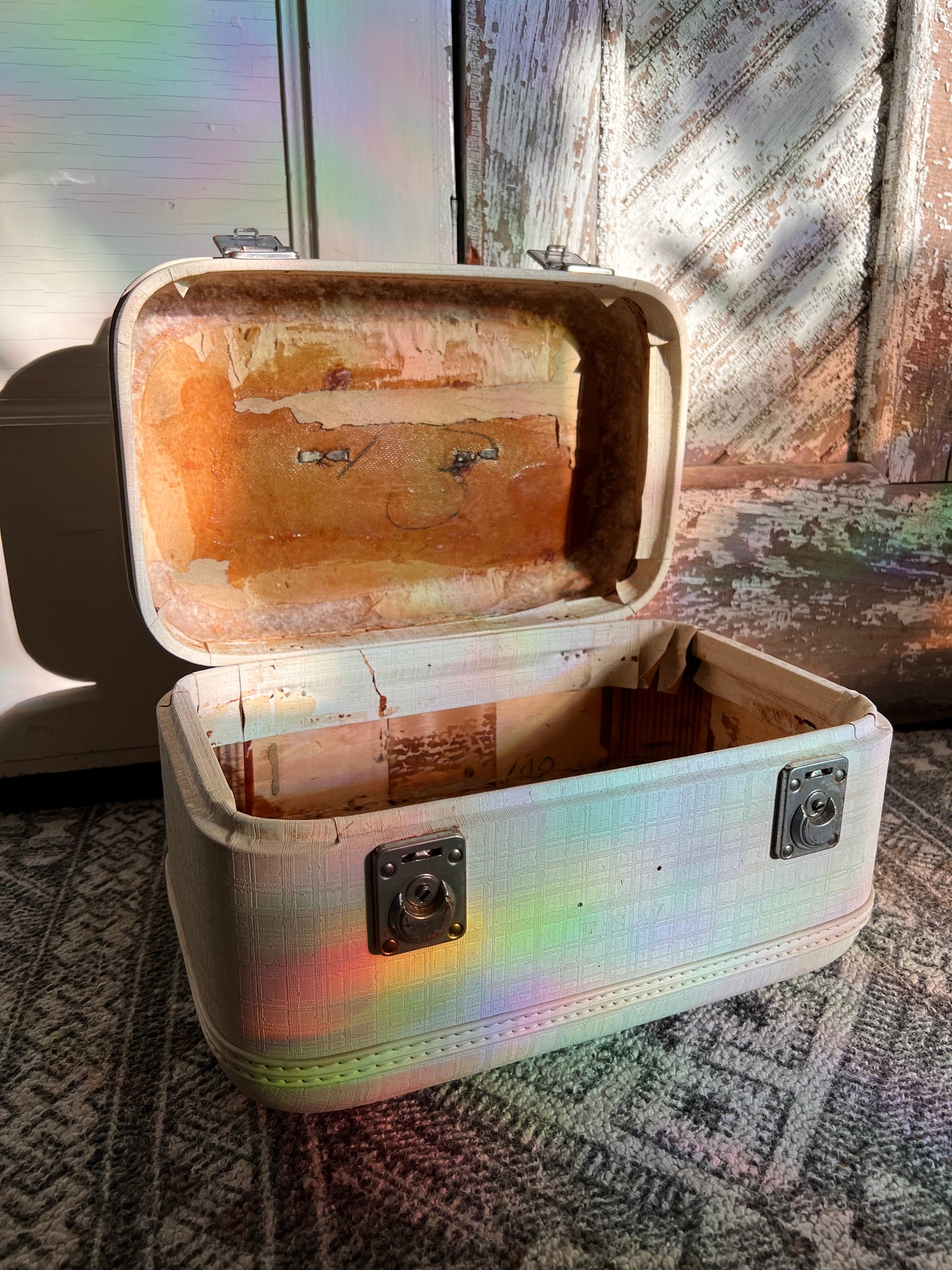 Vintage White Makeup Suitcase