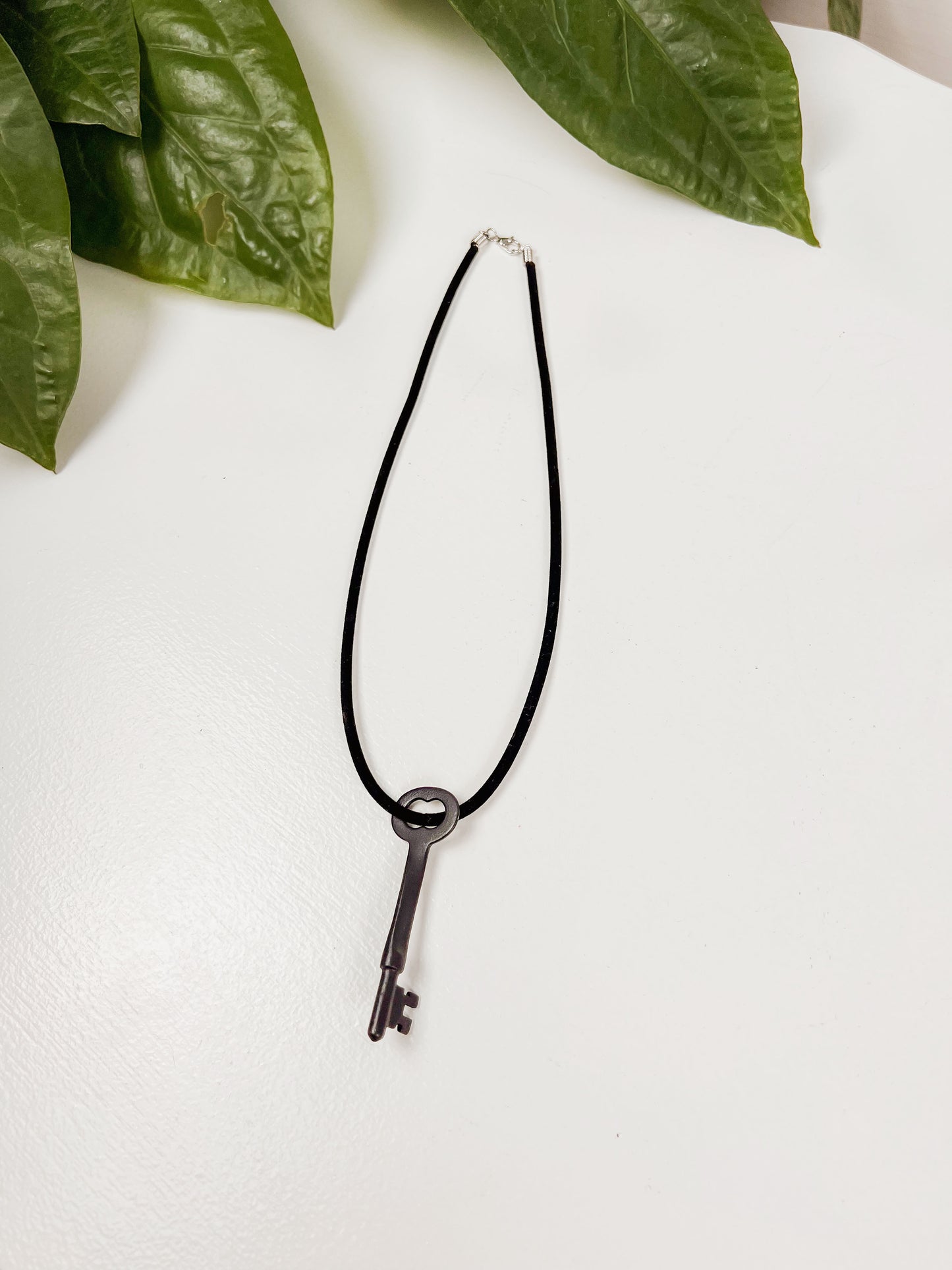 Antique Skeleton Twisted Key with Velvet Choker Necklace