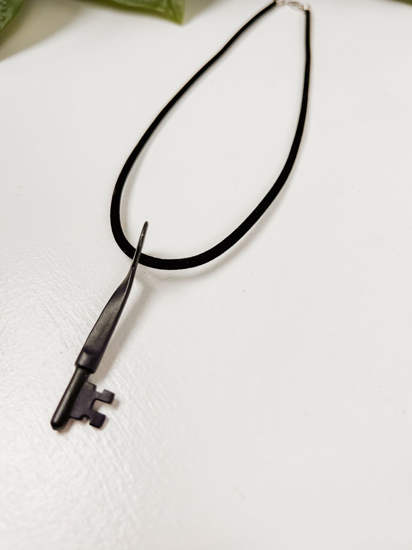 Antique Skeleton Twisted Key with Velvet Choker Necklace